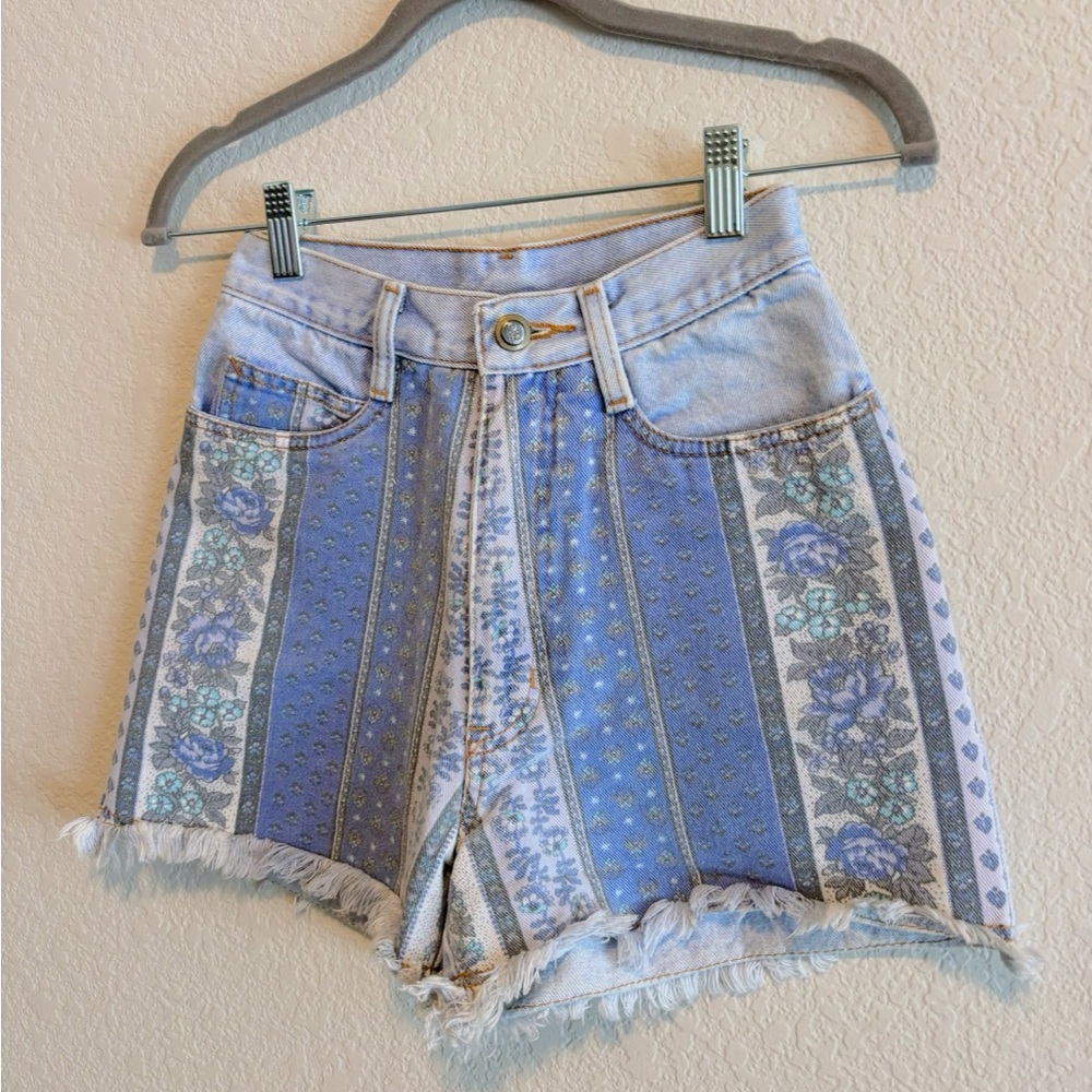 90’s Vintage Rio Blue Floral Patterned Denim Shorts